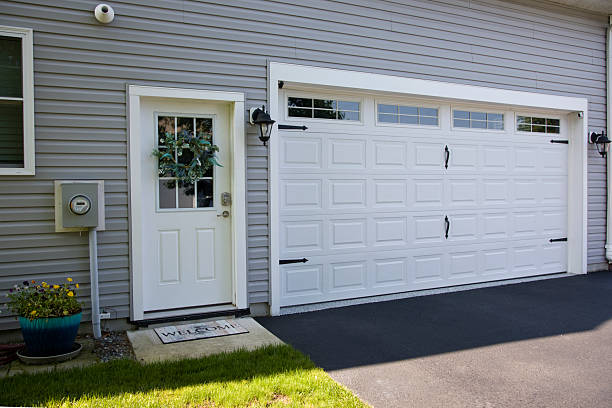24/7 Emergency Garage Door Panel Replacement experts in Forest Hills, MI